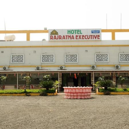 Hotel Rajratna Executive Supe Exterior foto