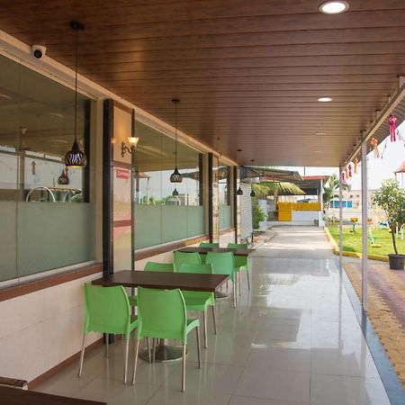 Hotel Rajratna Executive Supe Exterior foto
