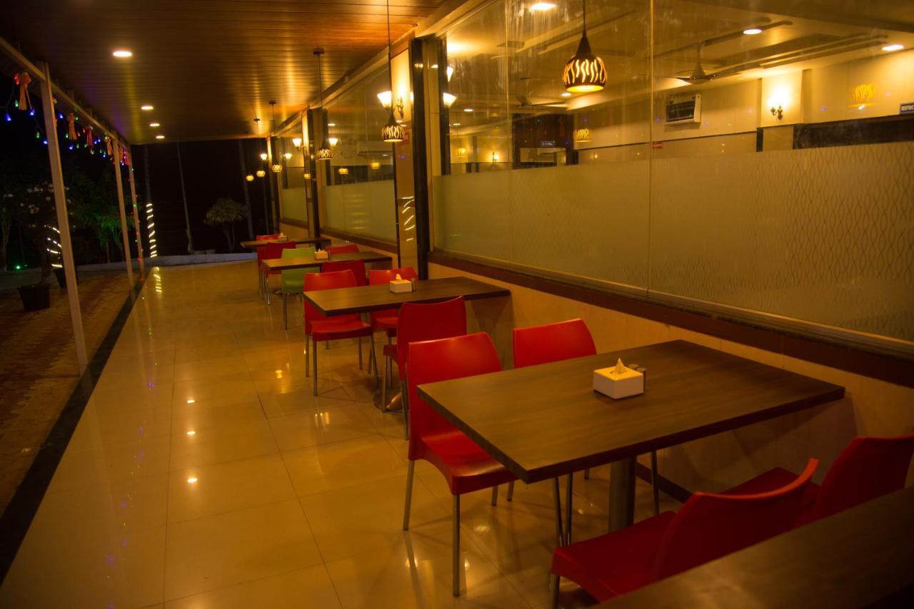 Hotel Rajratna Executive Supe Exterior foto