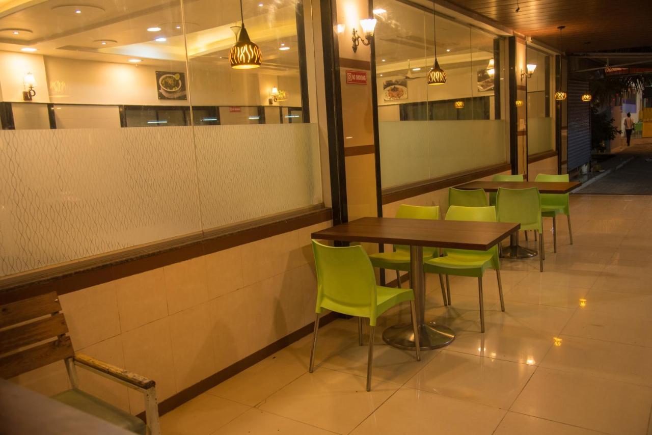 Hotel Rajratna Executive Supe Exterior foto