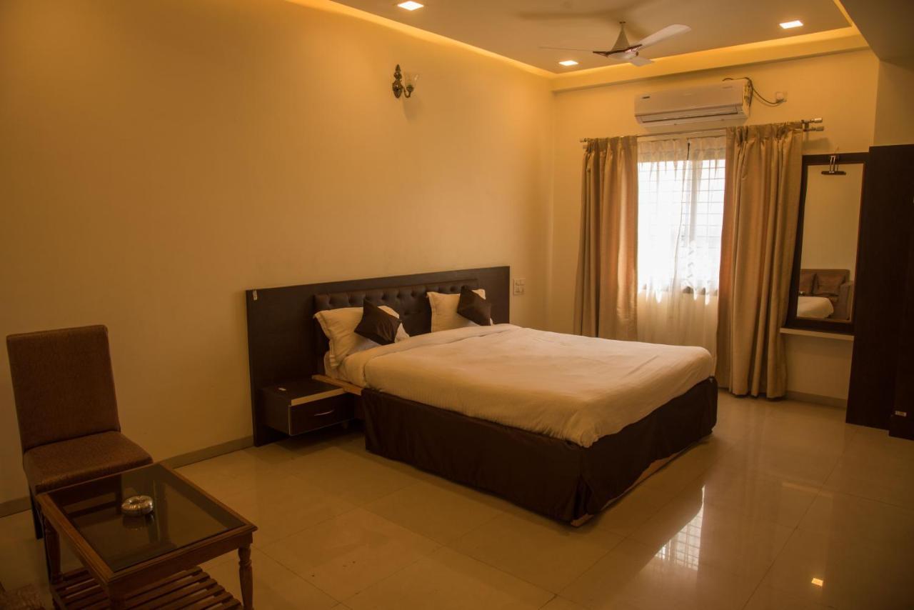Hotel Rajratna Executive Supe Exterior foto